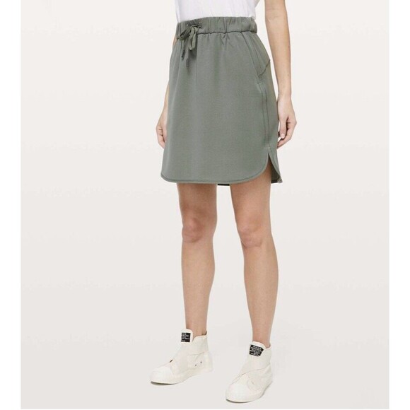 Lululemon Grey Sage On the Fly Skirt Woven Travel Drawstring Women’s Size: 4 - Picture 1 of 13
